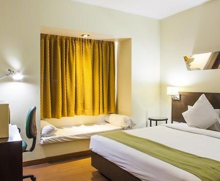 Sandhya Hotel Haidarábád Kültér fotó